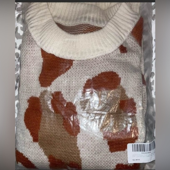 MOLFROA long sleeve leopard sweater. NWT - Picture 2 of 3
